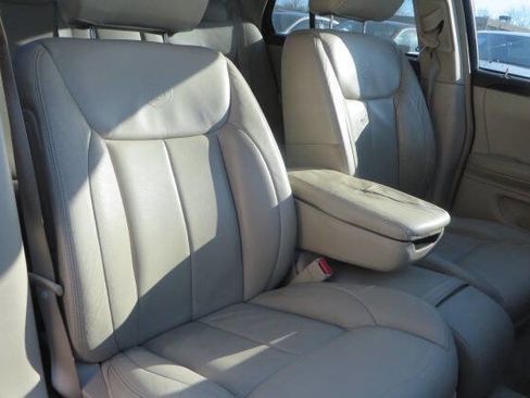 Used 2010 Cadillac DTS Luxury image 41