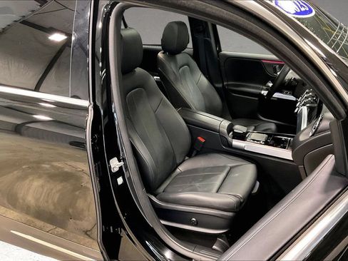 Used 2023 Mercedes-Benz GLB 250 4MATIC w/ Premium Package image 30