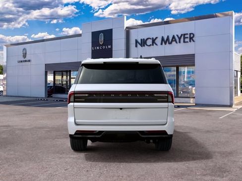 New 2027 Lincoln Navigator Premiere AWD/4WD image 8