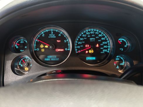 Used 2011 GMC Yukon XL Denali image 23