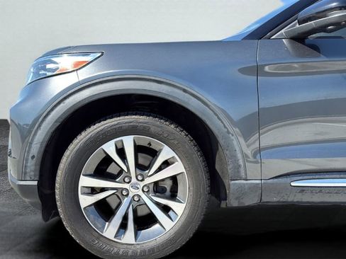 Used 2020 Ford Explorer Platinum w/ Premium Technology Package image 18