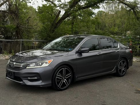 Used 2017 Honda Accord Sport image 3