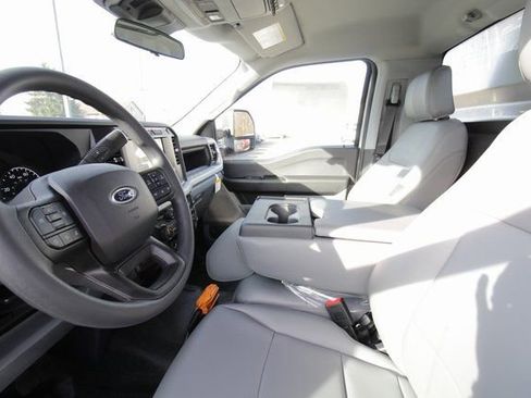 New 2024 Ford F550 4x4 Regular Cab Super Duty image 13