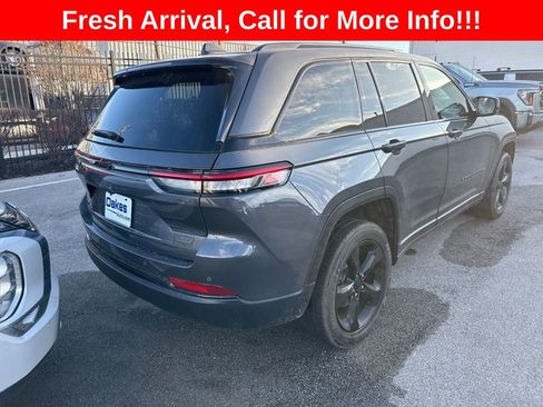 Used 2023 Jeep Grand Cherokee Altitude image 3