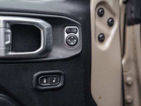 Used 2022 Jeep Gladiator Willys image 44