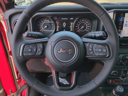 New 2025 Jeep Gladiator Rubicon w/ Steel Bumper Group image 9