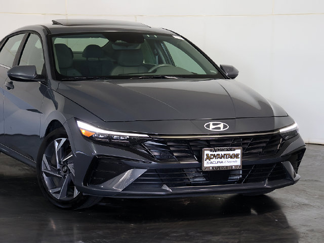 Used 2025 Hyundai Elantra SEL FWD image 6