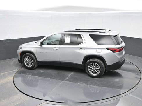Used 2022 Chevrolet Traverse LT image 25