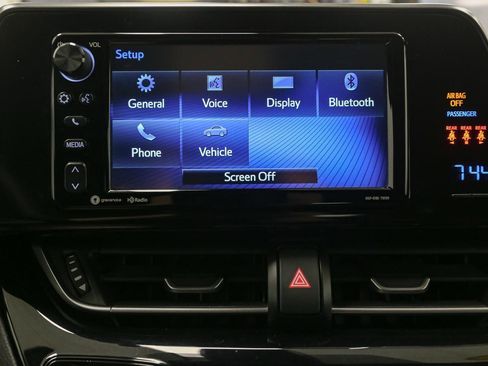 Used 2018 Toyota C-HR XLE FWD image 22