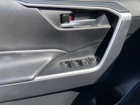 Used 2025 Toyota RAV4 XLE image 18