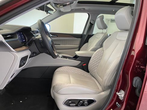 Used 2022 Jeep Grand Cherokee L Summit w/ Advanced Protech Group IV image 4