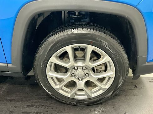 Used 2024 Jeep Compass Latitude w/ Sun and Sound Group image 8
