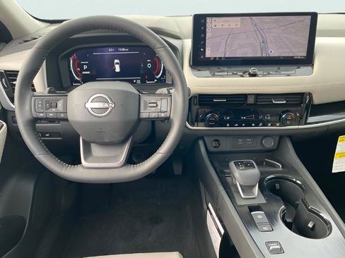 Certified 2025 Nissan Rogue SL FWD image 17