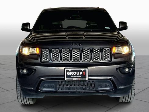 Used 2018 Jeep Grand Cherokee Altitude image 3