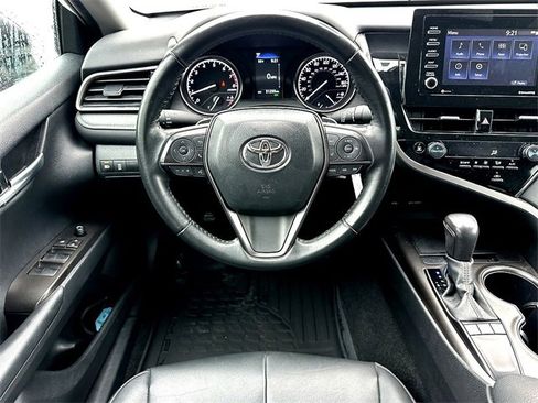 Used 2024 Toyota Camry SE image 19
