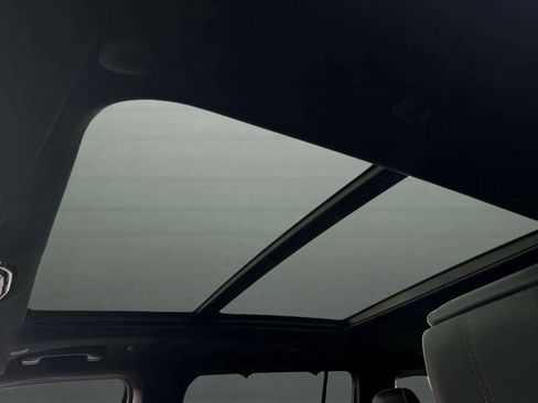 Used 2023 Jeep Grand Wagoneer Series II image 17