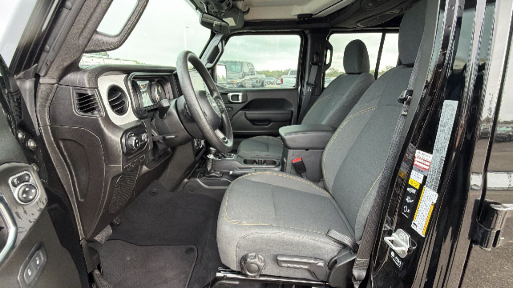 Used 2025 Jeep Gladiator Sport AWD/4WD image 13