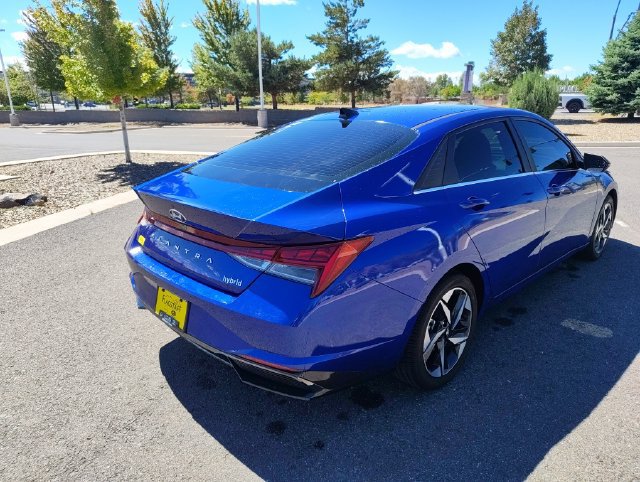 Used 2023 Hyundai Elantra Limited w/ Preferred Accessory Package FWD image 3