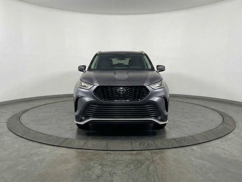 Certified 2025 Toyota Highlander XSE image 2