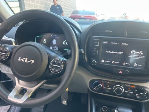Used 2023 Kia Soul LX FWD image 9