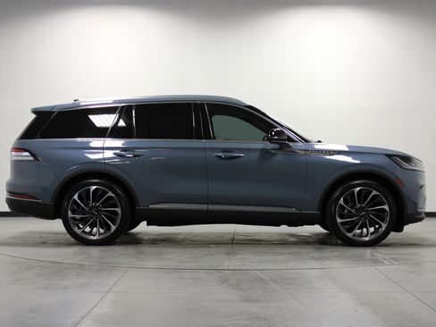 Used 2025 Lincoln Aviator Reserve w/ Luxury Package RWD image 3