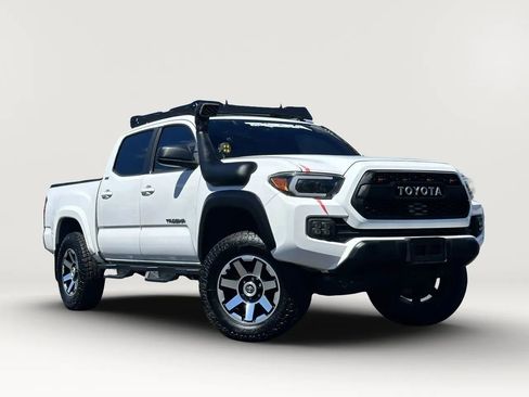 Used 2018 Toyota Tacoma SR5 RWD image 29