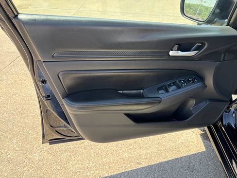 Used 2024 Nissan Altima 2.5 SV FWD image 10
