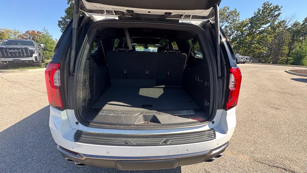 Used 2025 GMC Yukon XL AT4 Ultimate w/ LPO, Floor Liner Package AWD/4WD image 4