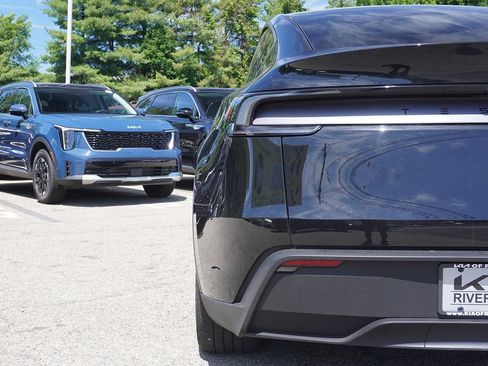 Used 2026 Tesla Model Y Long Range AWD/4WD image 17