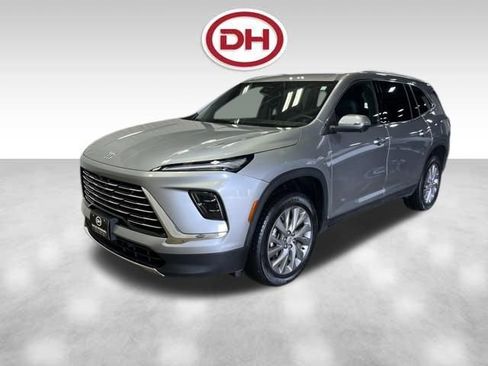 Used 2025 Buick Enclave Preferred AWD/4WD image 7