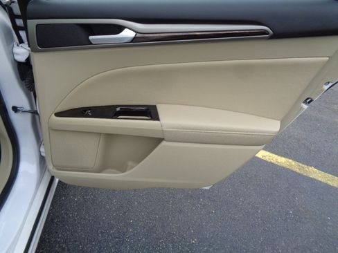 Used 2014 Ford Fusion SE w/ Equipment Group 202A image 24