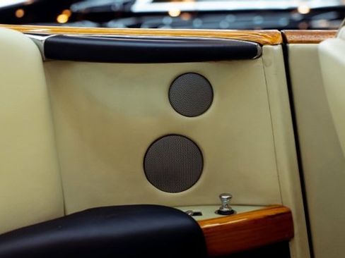 Used 2011 Rolls-Royce Phantom Drophead Coupe image 36