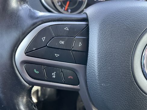 Used 2020 Jeep Cherokee Limited image 15