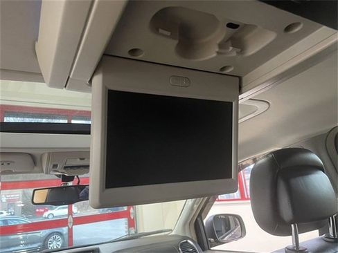 Used 2015 Chrysler Town & Country Touring-L w/ Driver Convenience Group image 12