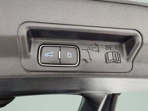 Used 2021 Ford Explorer XLT w/ Equipment Group 202A AWD/4WD image 9