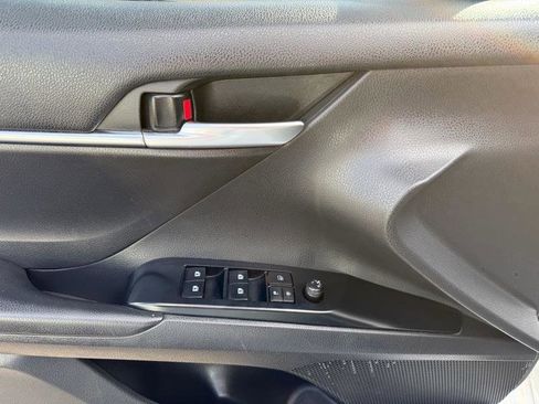 Used 2020 Toyota Camry SE image 18