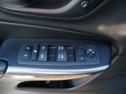 Used 2020 Jeep Cherokee Limited image 15