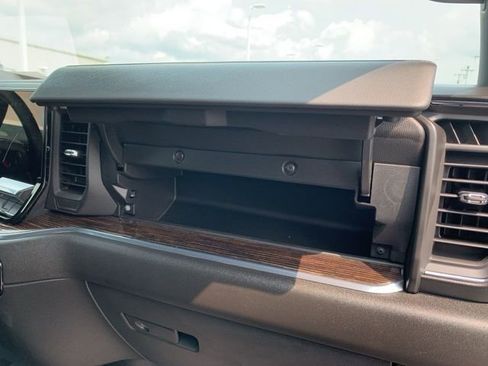 Used 2025 GMC Sierra 1500 Elevation image 31