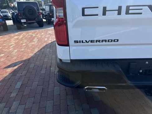 Used 2024 Chevrolet Silverado 1500 LT Trail Boss w/ LT Trail Boss Premium Package AWD/4WD image 8
