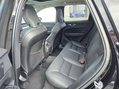 Used 2025 Volvo XC60 B5 Plus image 19