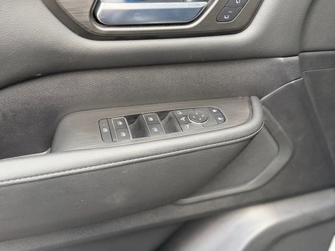 Used 2026 Nissan Armada SL w/ Captain's Chari Seat Package image 16