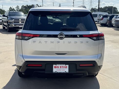Used 2025 Nissan Pathfinder SV FWD image 10