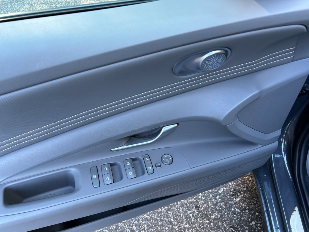 Used 2025 Hyundai Elantra SEL FWD image 14