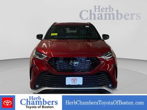 Used 2024 Toyota Highlander XSE AWD/4WD image 2