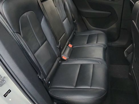 Used 2020 Volvo XC40 T4 Momentum FWD image 36