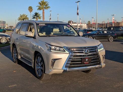 Used 2016 Lexus LX 570 4WD w/ Luxury Package image 3