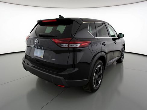 Used 2025 Nissan Rogue SV image 9