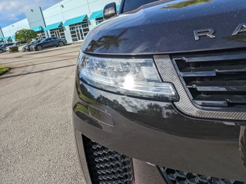 Used 2024 Land Rover Range Rover Sport image 9