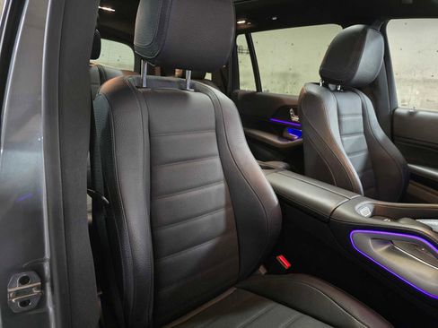 Used 2023 Mercedes-Benz GLS 450 4MATIC image 11