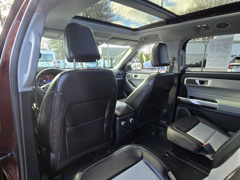 Used 2022 Ford Explorer XLT w/ Equipment Group 202A image 14